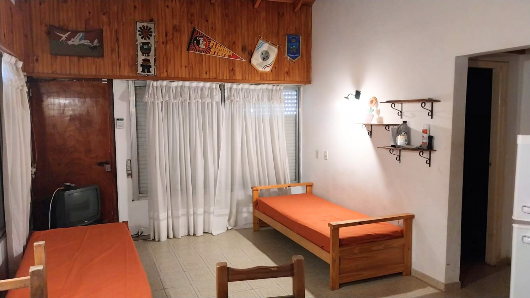 ALQUILER ANUAL- CASA DE 3 AMBIENTES ZONA SUR DE VILLA GESELL