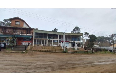 SE VENDE LOCAL COMERCIAL EN MAR AZUL